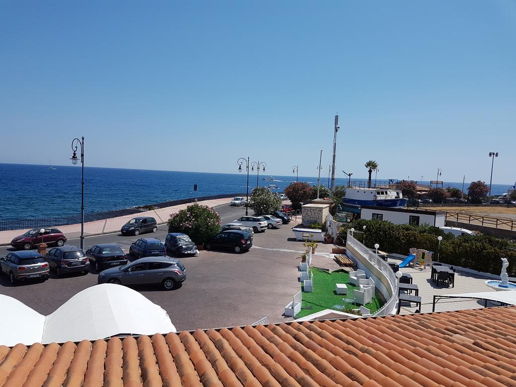 Hotel Porto Azzurro 贾迪尼-纳克索斯 外观 照片